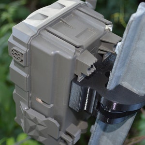 Tactacam Reveal X T-post mount