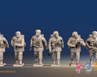 Puede incluir: Seis figuras en miniatura de soldados con uniforme militar, cada uno con armas y mochilas. Las figuras están sobre bases individuales. La imagen incluye el texto "Battle Honours 3D" y "Designed By Gordon Kitney ©".