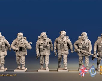 Puede incluir: Seis figuras en miniatura de color beige de soldados con uniformes militares, cada uno sosteniendo un arma. Están de pie sobre bases rectangulares individuales sobre un fondo azul oscuro. El texto "Battle Honours 3D" es visible.