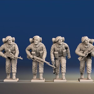 British Royal Marine Commando Green Beret Brengun Advancing - 3D Printed for Histotical Wargaming & Dioramas.