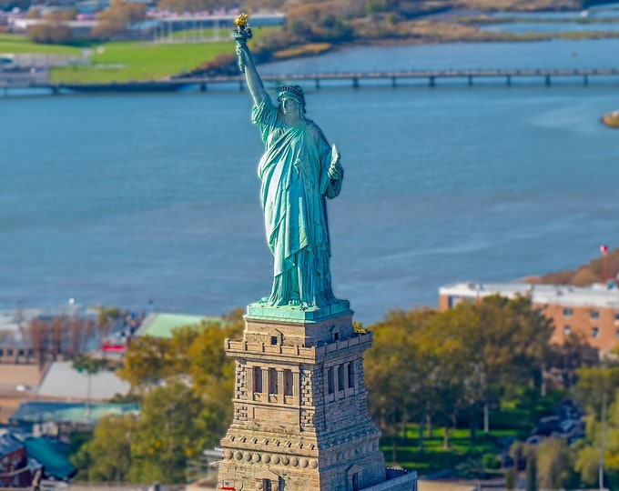 Statue of Liberty - Close Up, NYC Landmark Canvas Wall Art, Modern Patriotic Photography, Cityscape Print Wall Art for Office or Home Decor,