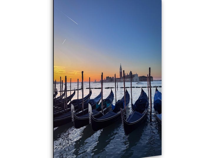 Venice, Gondola, Santa Maria della Salute Basilica, GrandCanal, sunrise
