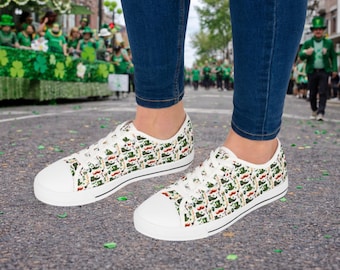 St Patricks Day Themen, Low-Top-Schuhe, irische Urlaubsmode, grüne Shamrock-Schuhe, kundenspezifische Tritt des Klee-Designs