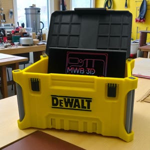 Dewalt Visitenkartenhalter/Stash Box | DeWalt Werkzeuge Inspiriert
