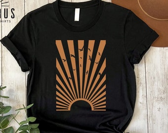 Chasing Golden Sunshine Aesthetic Shirt, Womens Retro Sunset Tee, Boho Summer Gift, Vintage Sunrise Sweatshirt, Abstract Sunshine Tee