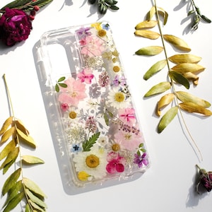 Pressed flower Dried Floral Handmade Custom Cover case for Apple IPhone 15, IPhone 15 plus, IPhone 15 pro, IPhone 15 Pro max, 14 13 12 11 s