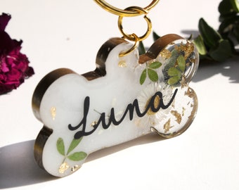 Cachorros pequeños grandes Nombre personalizado Etiquetas personalizadas para perros y gatos, número de teléfono, flores reales de resina de llavero, brillo floral lindo papel de aluminio Glitter Gold