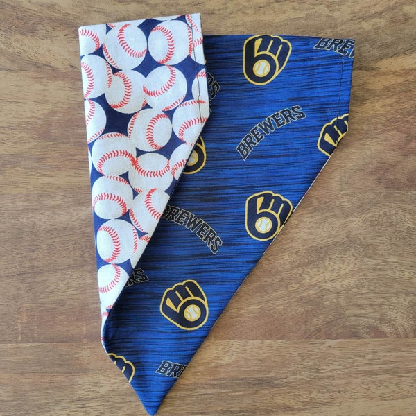 Milwaukee Brewers Dog Bandana, Over the Collar Dog Bandana, Baseball Dog Bandana, Brew Crew, Sports Team Dog Bandana