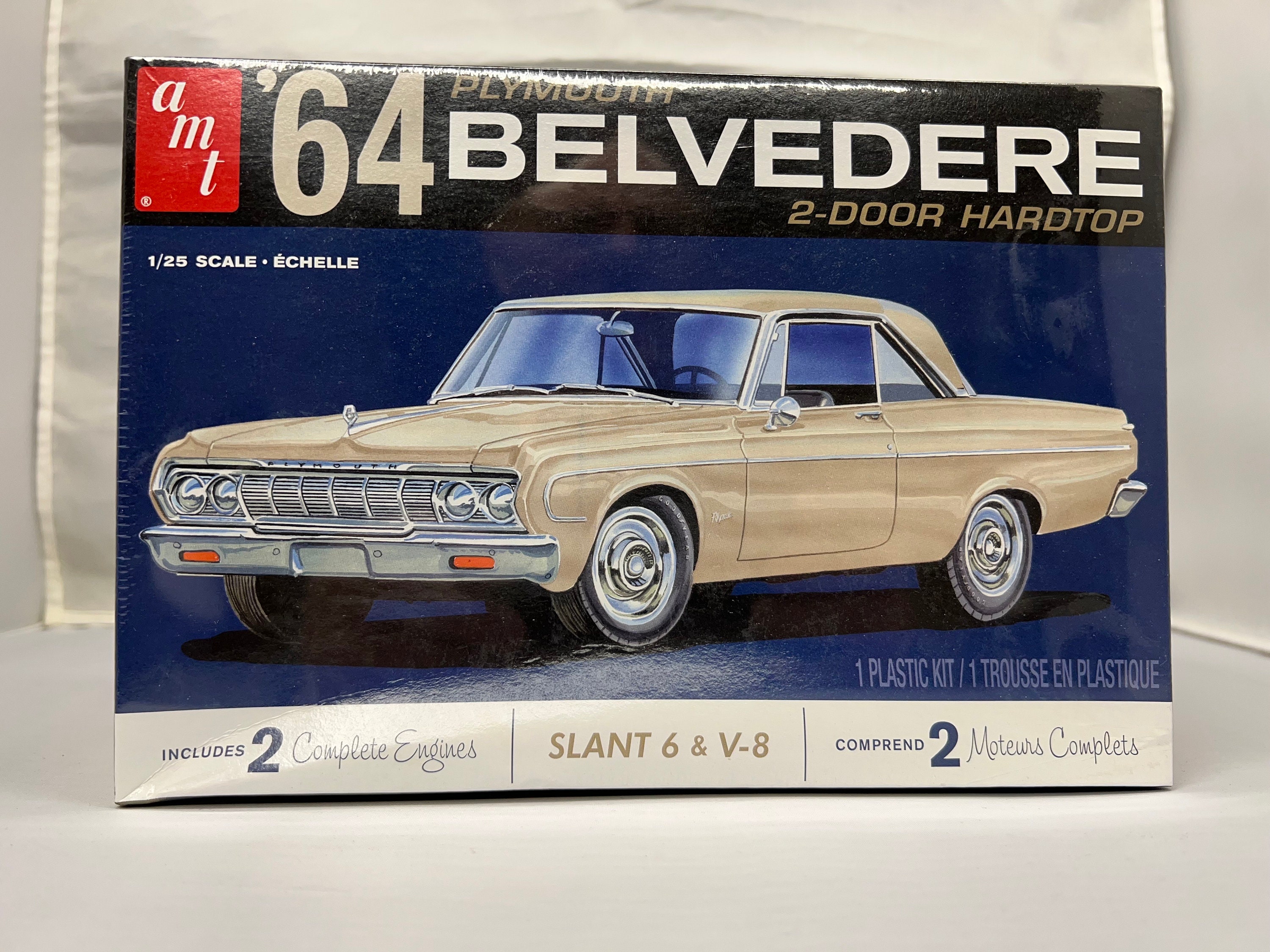 AMT 1964 PLYMOUTH BELVEDERE (W-SLANT 6 ENGINE) 1:25 SCALE MODEL