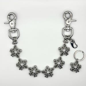 Daisy Wallet Chain. Handmade Chainmail Unisex Jewelry. Made in Canada. Flower Star Design. Keychain. High Quality Fashion Accessories.