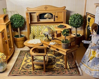 Salon De Poupée Ancien – Table, 4 Chaises Et Buffet En Bois Décoré – Fabrication Française