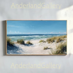 Könnte beinhalten: Ein gerahmtes Landschaftsgemälde zeigt eine Strandszene mit einem hellblauen Himmel und Ozean. Das Kunstwerk zeigt weiße Sanddünen mit grünem Seegras. Der Text "AnderlandGallery" wird oben und unten am Rahmen angezeigt.
