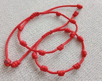 Zwei rote Armbänder, sieben Knoten, rotes Schnurarmband, sieben Knoten für Mama, Papa, Baby, roter Faden, buddhistisches Armband, roter Schutzfaden