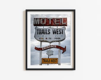 Vintage-Motel-Wandkunst: Fotografie des Trails West Motel-Schildes, Mesa Arizona Roadside Americana, Retro-Reisedeko (Digitaler Download)