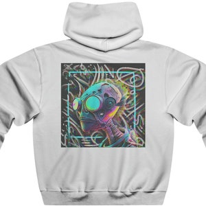 Op de afbeelding: Witte hoodie met een opvallend, kleurrijk alien-ontwerp op de achterkant. Het kunstwerk toont een gedetailleerde alienkop met grote brillen, tegen een achtergrond van wervelende lijnen en een turquoise kader. Een comfortabel, casual kledingstuk.