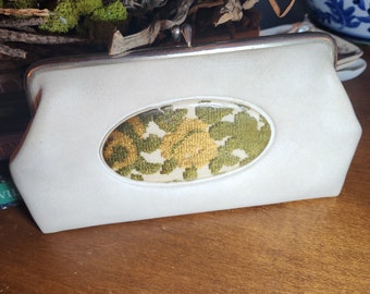 Vintage  Celebrity coin change purse ladies cream with green and gold needlework insert