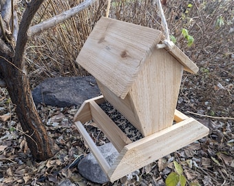 超簡単な杉材の鳥の餌箱