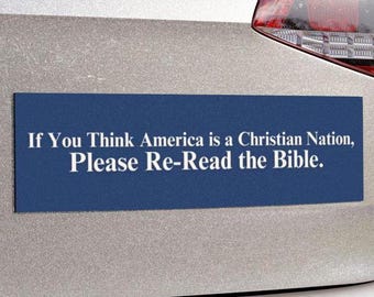 L'Amérique n'est pas une nation chrétienne, lisez la Bible autocollant drôle ou aimant de voiture gauchiste Anti-Atout satire politique sticker démocrate FDT