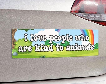 Magnete per auto o adesivo per paraurti "amante degli animali", "sii gentile con tutti i tipi", "adotta, non comprare", adesivo vegano, adesivo di sinistra, teneri animaletti arcobaleno