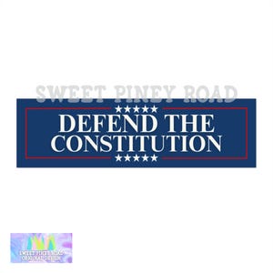 Puede incluir: Una pancarta azul y roja con texto blanco que dice "DEFEND THE CONSTITUTION" con cinco estrellas arriba y abajo del texto.