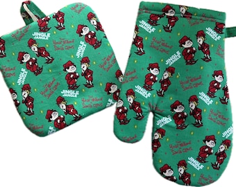 Jingle and Jangle Oven Mitt and Pot Holder Set - Rankin Bass Christmas Kitchen Decor - The Year Without a Santa Claus