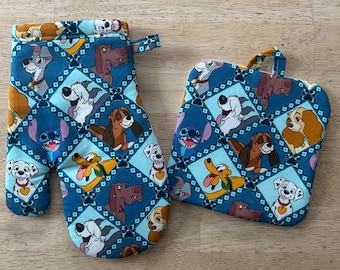 Disney Dogs oven mitt and potholder set. Trivet - Pot Holder!