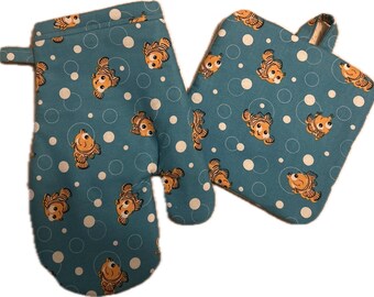 Pixar Finding Nemo oven mitt and potholder set.  Disney!