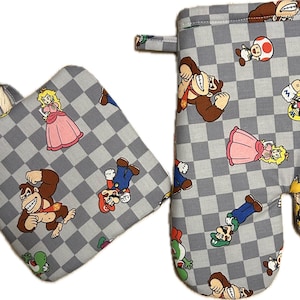 May include: A pair of gray and white checkered oven mitts with a variety of Nintendo characters, including Mario, Luigi, Donkey Kong, and Princess Peach.