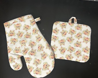 Miss Piggy oven mitt and  Potholder set!  White - MUPPETS