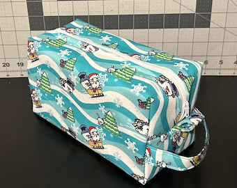 Toiletry Bag | Frosty the  Snowman Rankin and Bass | 8.5 Inch Travel Pouch | Duck Canvas Interior