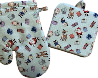 Rudolph the Red Nosed Reindeer - Oven Mitt and Pot Holder Set.  Potholder trivet.