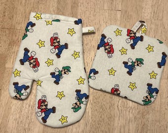 Super Mario and Luigi Oven Mitt Set: Nintendo Potholder