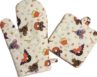 Halloween Disney Foods Treats Mickey and Minnie Mouse pumpkin oven mitt and potholder set. Heat Pad,  Candy Corn