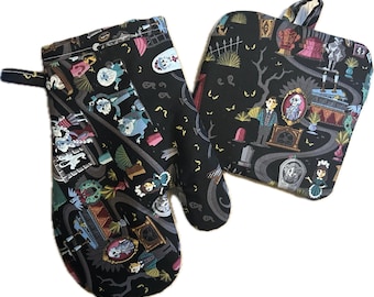 Haunted Mansion Oven Mitt and Potholder Set: Cotton Kitchen Decor