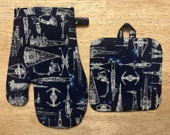 Star Wars ships oven mitt and potholder set. Trivet - Pot Holder!  Millennium Falcon