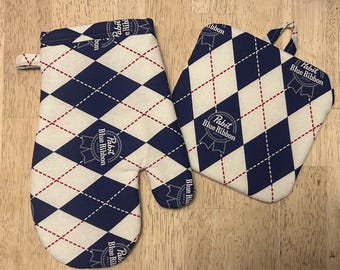 Pabst Blue Ribbon  oven mitt and pot holder set.  PBR potholder, heat pad.