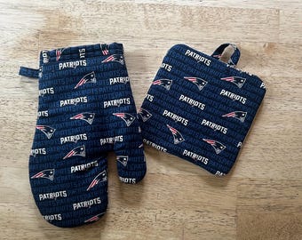 New England Patriots NFL Blue oven mitt and pot holder potholder  set.  Trivet Heat Pad.