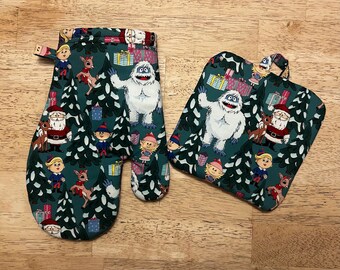 Rudolph the Red Nosed Reindeer - Bumble and Santa - Oven Mitt and Pot Holder Set.  Potholder trivet.