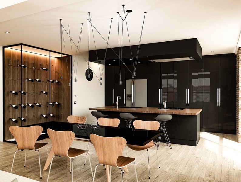 Puede incluir: Un comedor moderno con una cocina negra y una estanter&iacute;a para vinos. La mesa de comedor tiene una tapa negra y seis sillas de madera. La cocina tiene armarios negros y un refrigerador de acero inoxidable.