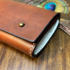 Cartera de cuero para moscas de trucha