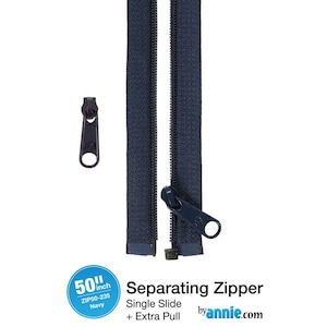 Può includere: Cerniera separabile blu navy da 127 cm con cursore singolo ed extra tiretto. L'immagine mostra la cerniera completamente chiusa e il tiretto staccato. La cerniera è etichettata ZIP50-235.