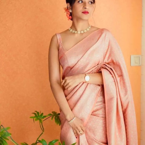 Women's Adorable Kanjivaram Soft Silk Saree With Blouse Piece