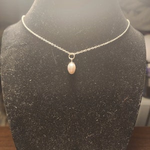 Simple Pearl Drop Necklace