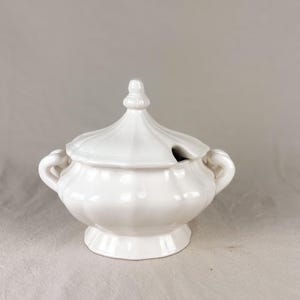 Vintage White Soup Tureen, Ironstone Porcelain Serving Bowl With Lid, Farmhouse Kitchen Soup Bowl, Cottage Core Decor, Elegant Tableware