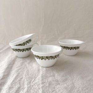 Vintage Corelle Spring Blossom Hook Handle Cups | Set of 4 | Crazy Daisy Pattern | Retro Green Flowers | Pyrex Compatible | 1970s Kitchen