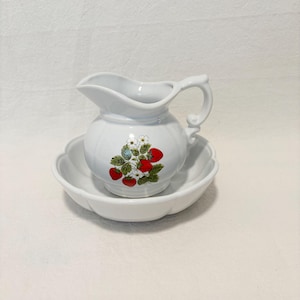 Vintage McCoy Pottery Strawberry Country Pitcher Bowl Set | White Blue Wash Basin | Farmhouse Cottage Core Kitchen Decor Gift
