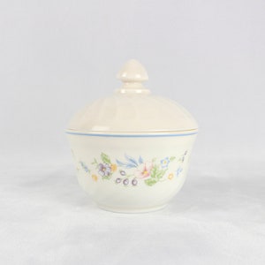 Floral Ceramic Sugar Bowl with Lid - Vintage Pastel Flower Design - Charming Kitchenware for Afternoon Tea - Made in Korea