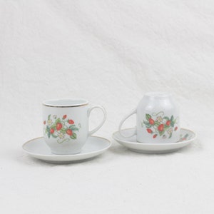 1979 AVON Strawberry Porcelain Tea Cups - Vintage Floral Collectible Mugs with Saucers - Retro Elegant Drinkware Set of 2