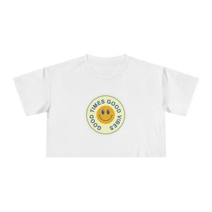 Good Times Good Vibes Smiley Women&#39;s Crop Tee