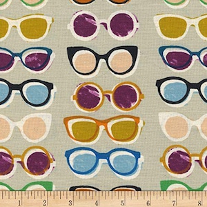 Może przedstawiać: Powtarzający się wzór kolorowych okularów przeciwsłonecznych w różnych stylach i kolorach, w tym żółtym, fioletowym, pomarańczowym i niebieskim. Okulary przeciwsłoneczne są umieszczone na jasnoszarym tle, tworząc estetykę retro i vintage.